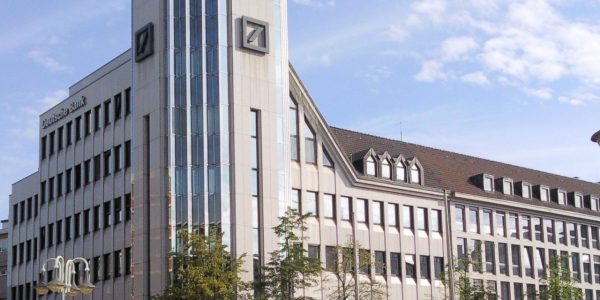 Deutsche Bank отчете печалба за пето поредно тримесечие