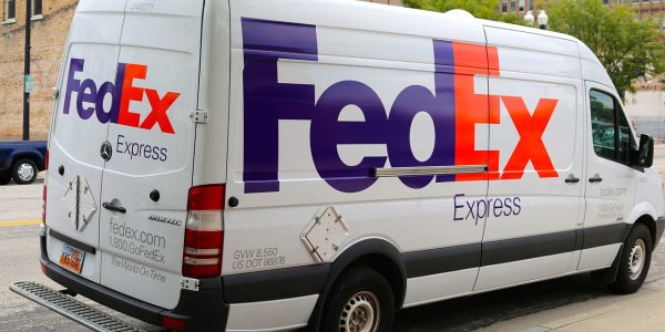 Акциите на FedEx се понижиха с почти 7%