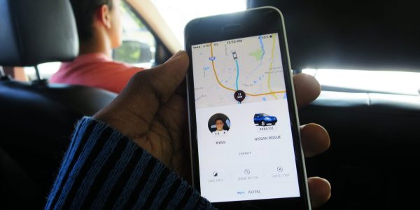 Uber се завръща в България – изражда логистичен център