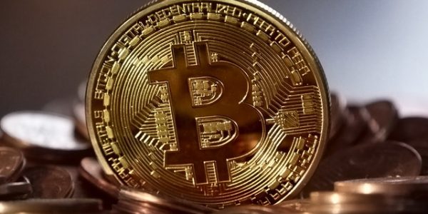 Биткойнът потъна с близо 3000 долара