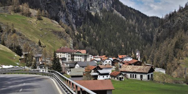 Отпадат ограниченията за работа на българи в Швейцария